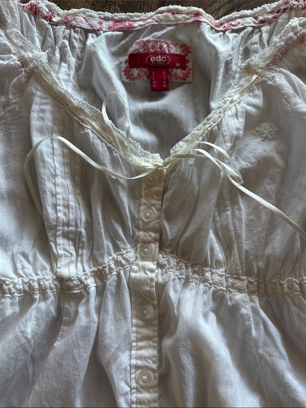 White Short-Sleeve Button-Front Women's Casual Top - Brand: - Picture 3 of 4